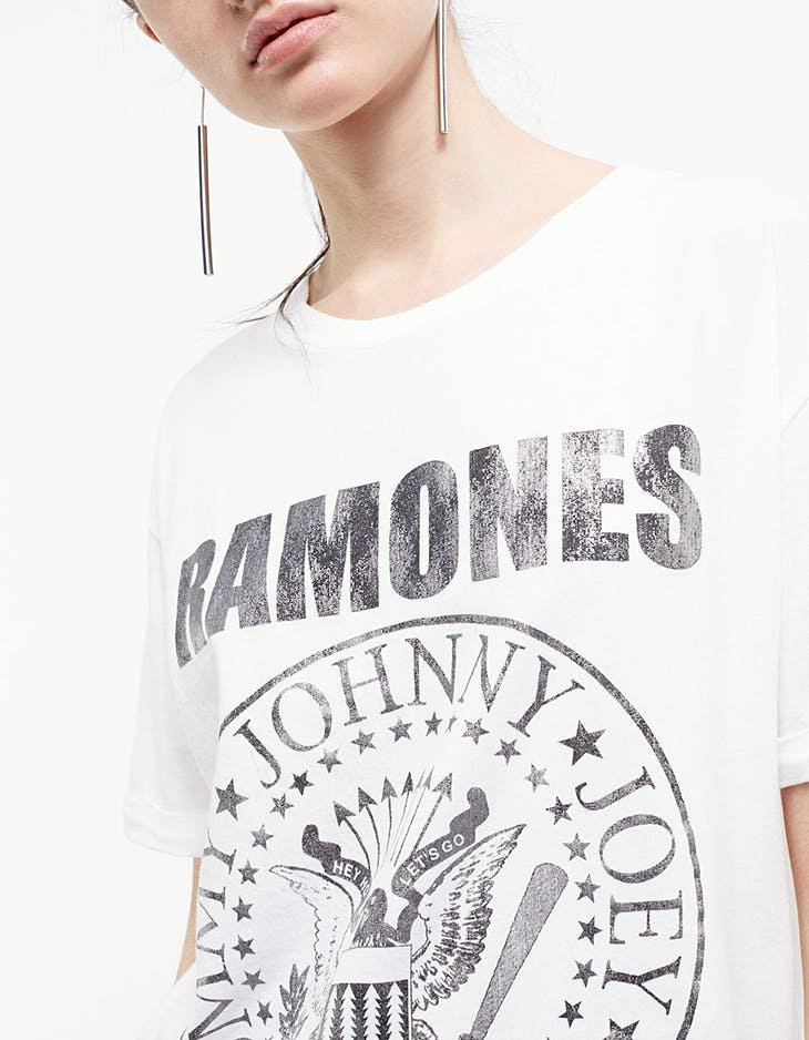 camiseta ramones mujer stradivarius
