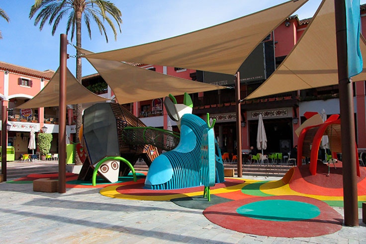 Visita nuestro parque infantil
