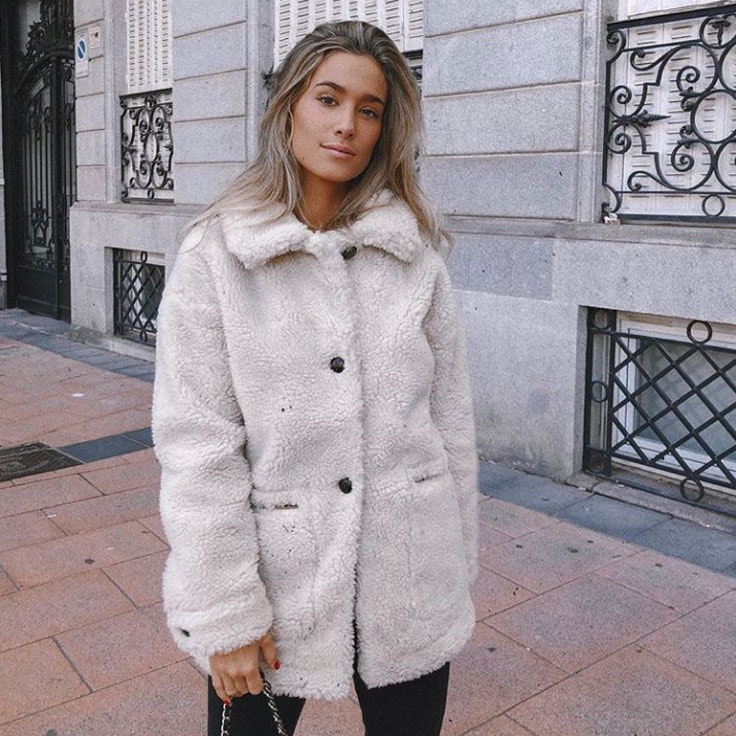 maria-pombo-abrigo-beige-borreguito