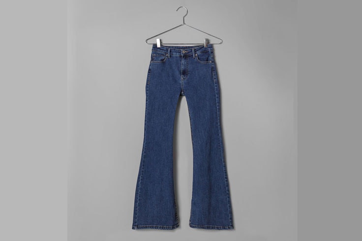 pantalon-largo-vaquero-flare-campana-bershka