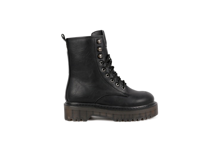 botas-negras-plataforma-acordonadas-chika10