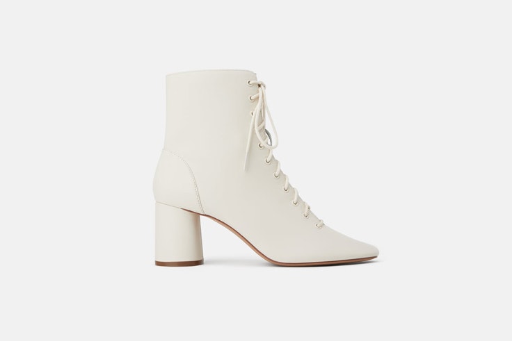botin-blanco-tacon-acordonado-zara