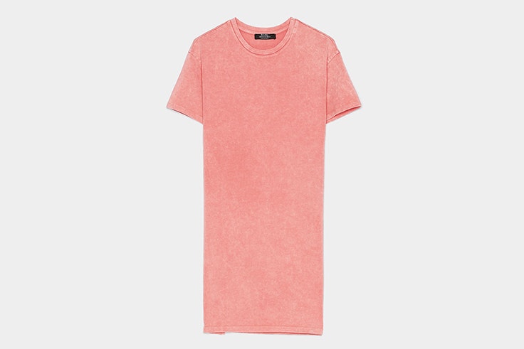 vestido-camiseta-color-rosa-desgastado-manga-corta-bershka