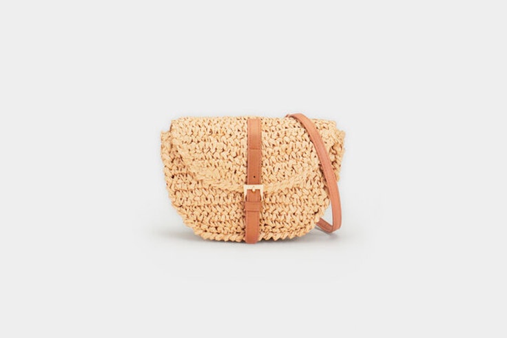 bolsos-de-rafia-rinonera-parfois