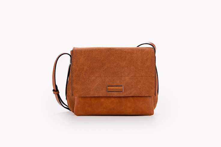 bolso bandolera color marrón camel paco martinez