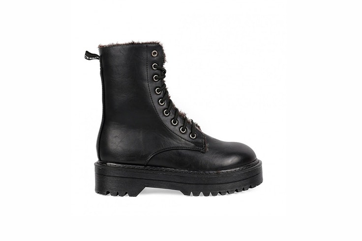 botas altas negras con cordones chika10