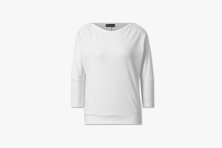 camiseta manga larga blanca con remaches de C&A Iria de @myblueberrynights