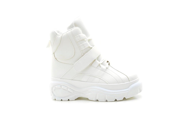zapatillas blancas altas tino González