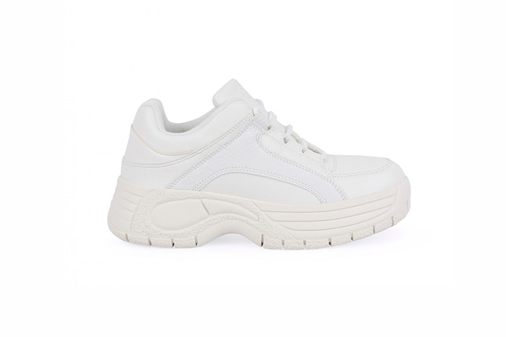 zapatillas blancas plataforma chika 10
