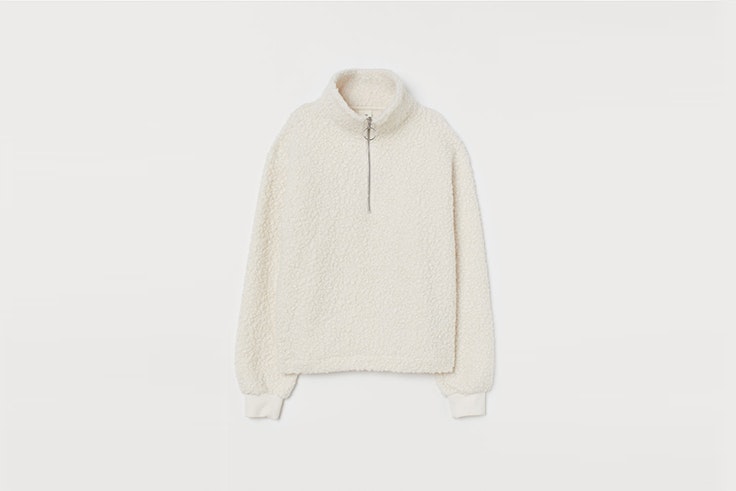 jersey en tejido de peluche color crema de H&M rebajas 2020