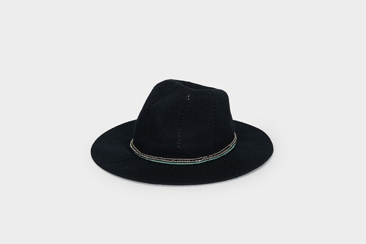 sombrero negro de punto de parfois total black
