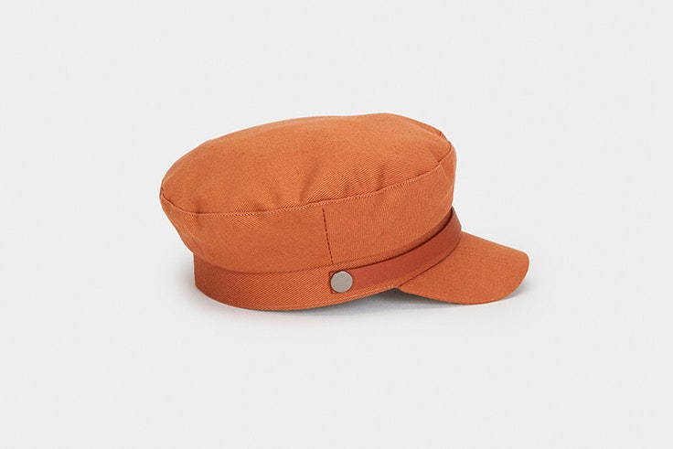 Gorra marinera en color camel de Parfois