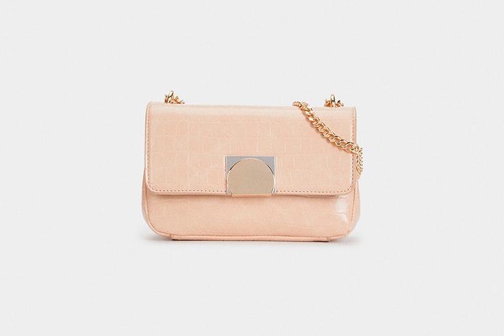 Bolso bandolera en color rosa con cadena de Parfois