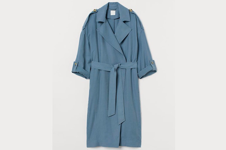Gabardina larga en color azul de H&M