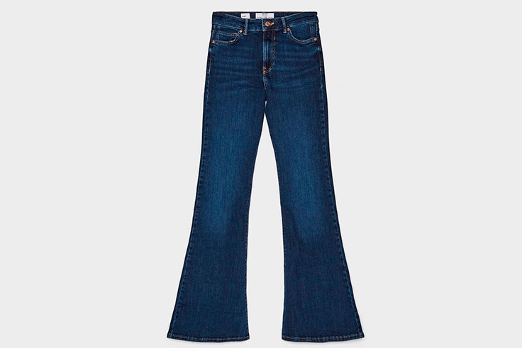 Pantalón vaquero acampanado de Bershka