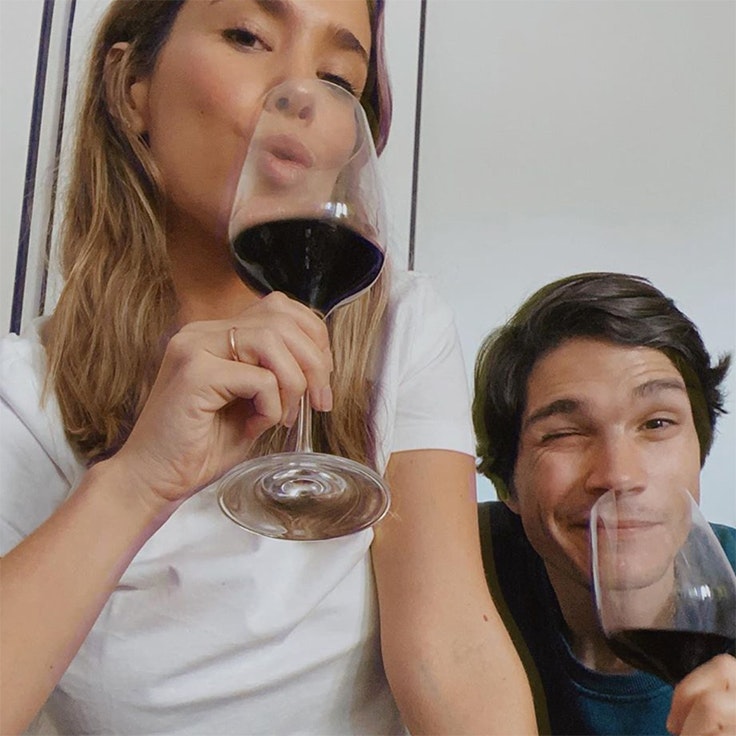 planes de las influencers para la cuarentena maria pombo pablo castellano cena y vino
