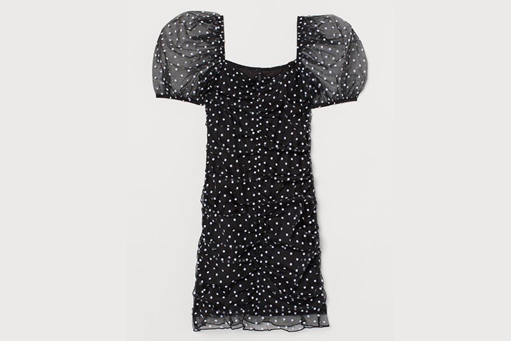 estampados de tendencia Vestido negro de lunares con mangas abullonadas de H&M