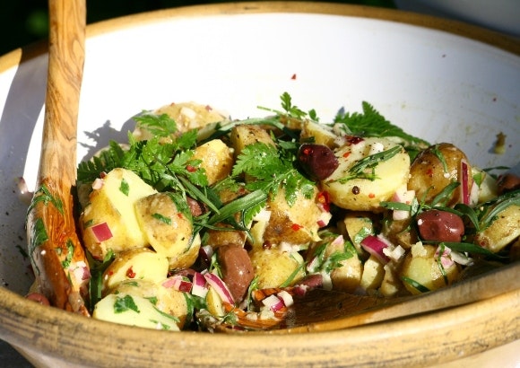 Ensaladas refrescantes para combatir el calor. Ensalada de patata cocida y judías verdes.