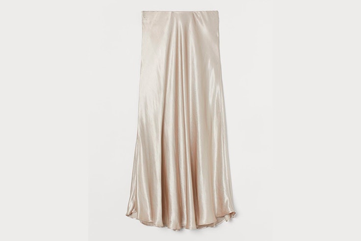 Falda midi satinada en color beige de H&M