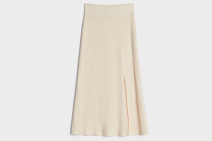 Falda midi de punto en color beige de Bershka