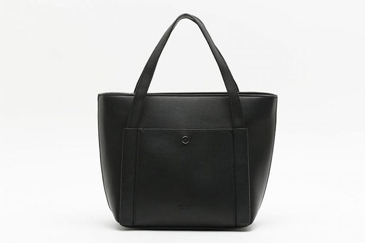 Bolso tipo shopper en color negro de Misako nueva colección otoño invierno 2020