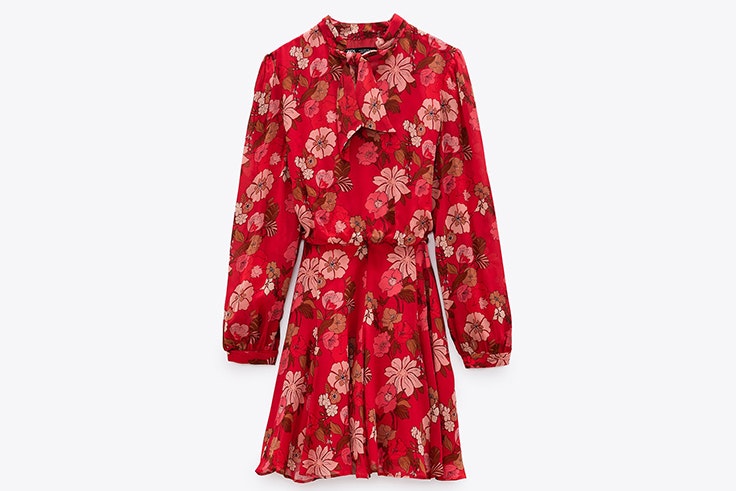 Vestido de flores en color rojo de Zara