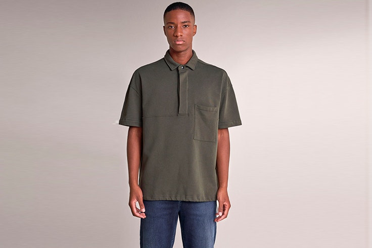 Polo holgado en verde kaki