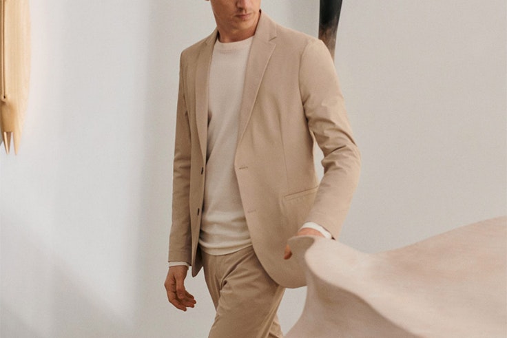 Traje en tonos tierra de Mango tendencias para hombre