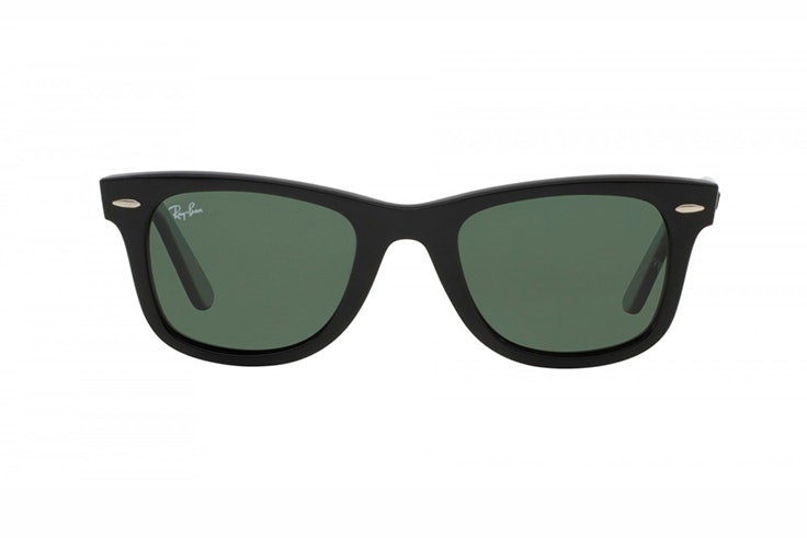 maría valdés Gafas de sol Wayfarer de Ray Ban. Disponibles en Sunglass Hut