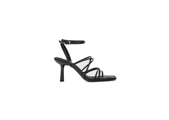 Sandalias negras, Stradivarius.
