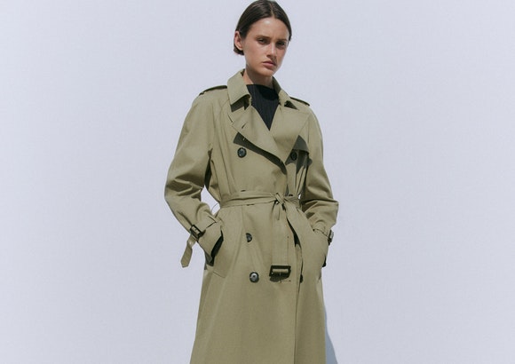 Gabardina de Massimo Dutti.