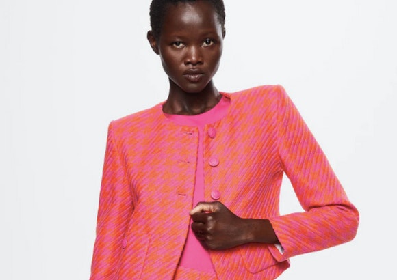 Chaqueta en tejido tweed de Mango.