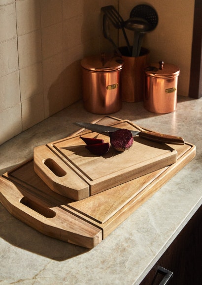 Tablas de cocina de madera de Acacia en Zara Home